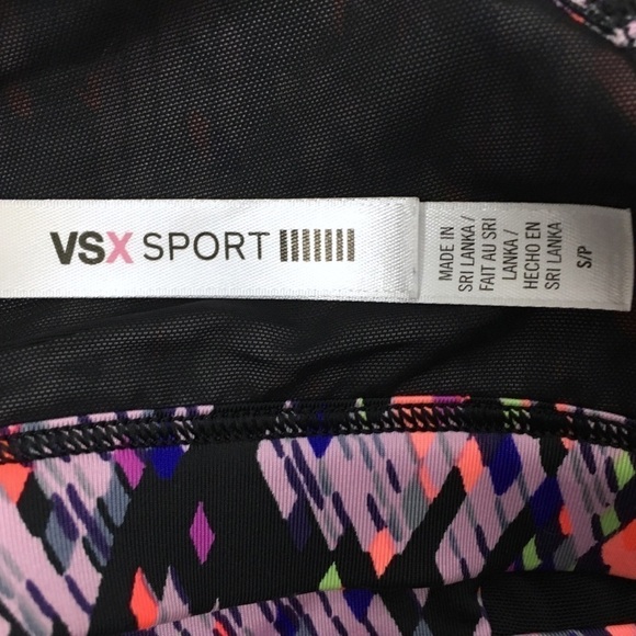 VICTORIA’S SECRET VSX Sports Bra Workout Top Mesh Strappy Geo Print Size Small - Picture 7 of 10